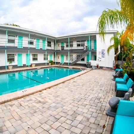 Uptown Inn & Suites セント・ピーターズバーグ エクステリア 写真