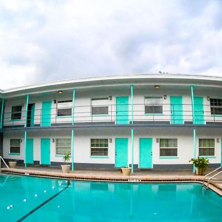 Uptown Inn & Suites セント・ピーターズバーグ エクステリア 写真