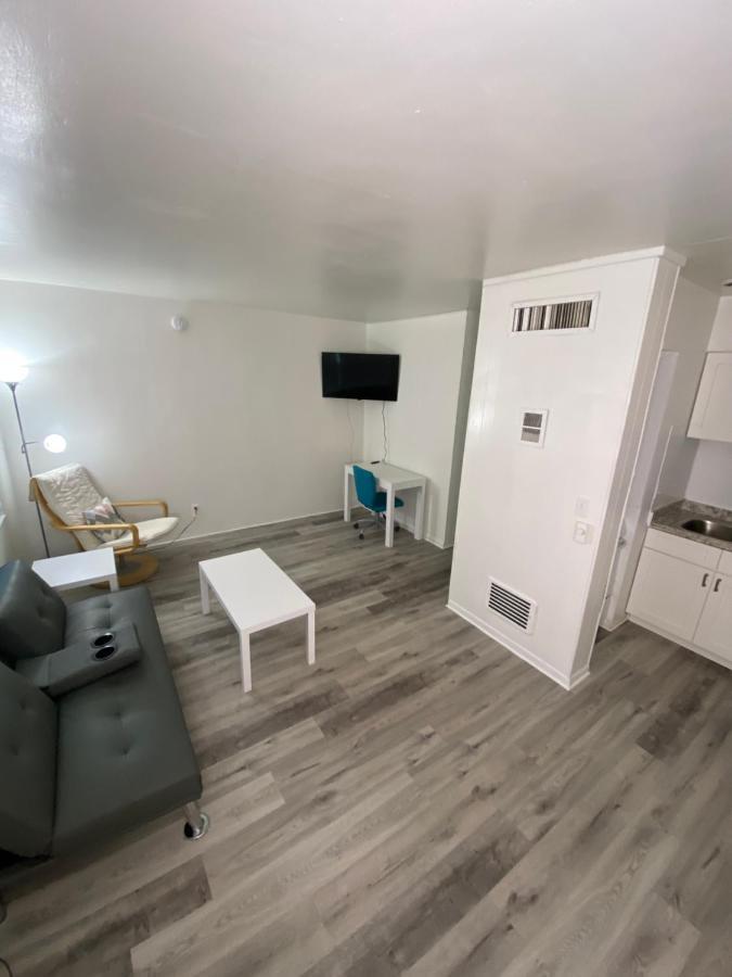 Uptown Inn & Suites セント・ピーターズバーグ エクステリア 写真