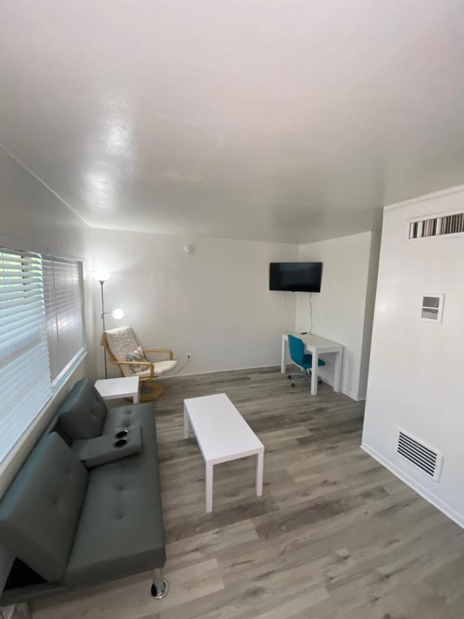 Uptown Inn & Suites セント・ピーターズバーグ エクステリア 写真