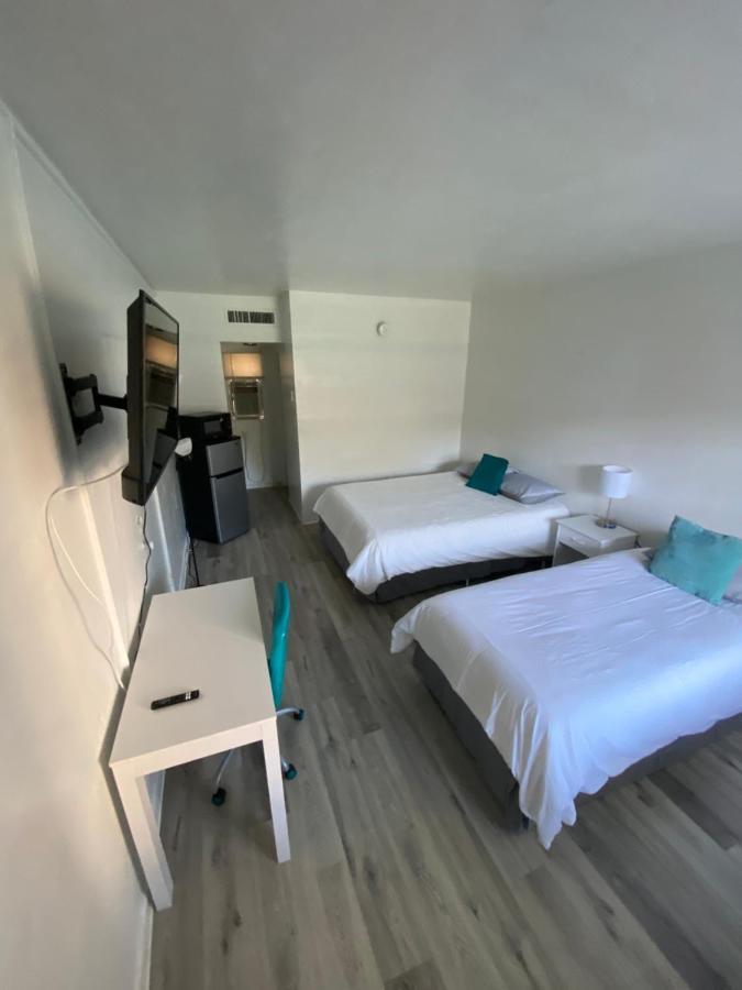 Uptown Inn & Suites セント・ピーターズバーグ エクステリア 写真