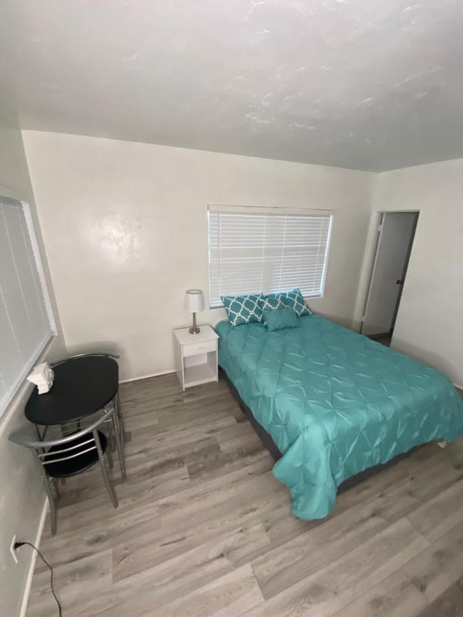 Uptown Inn & Suites セント・ピーターズバーグ エクステリア 写真