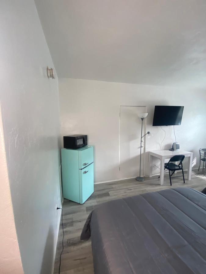 Uptown Inn & Suites セント・ピーターズバーグ エクステリア 写真