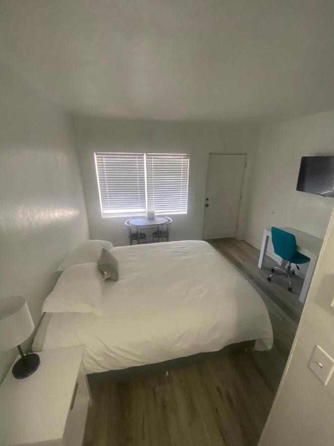 Uptown Inn & Suites セント・ピーターズバーグ エクステリア 写真