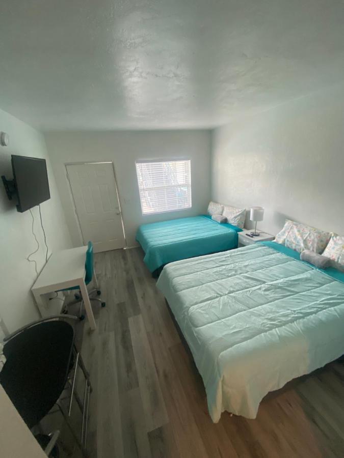 Uptown Inn & Suites セント・ピーターズバーグ エクステリア 写真