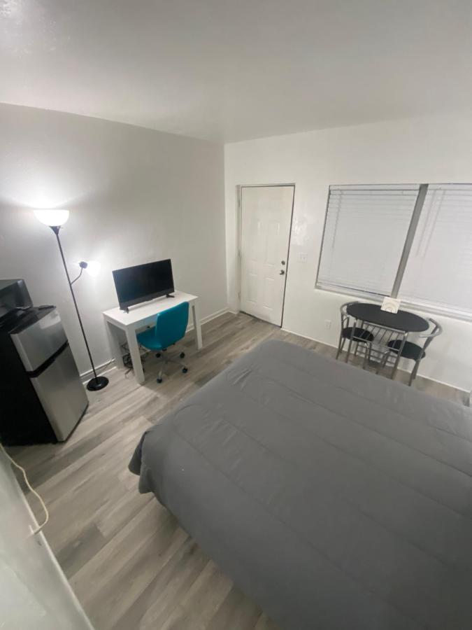 Uptown Inn & Suites セント・ピーターズバーグ エクステリア 写真